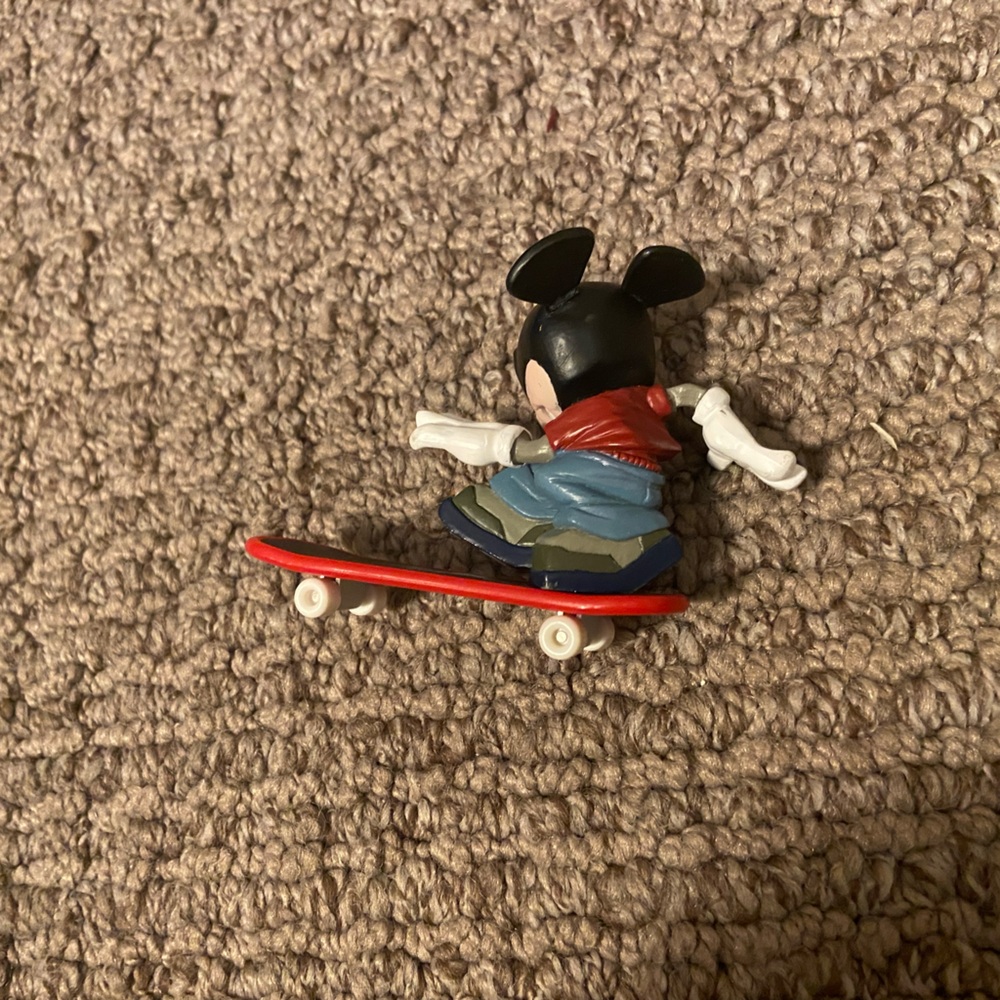 Tech Deck Mickey Mouse Kids Toy - Picture 4 of 8